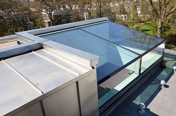 Large sliding rooflight with toughened laminated glass on a flat roof