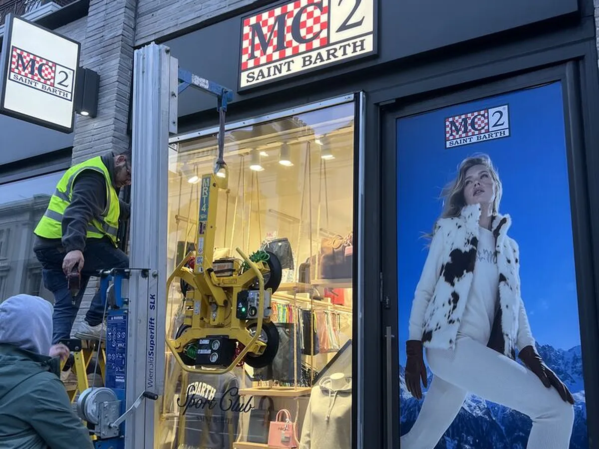 King's Road — Contact Us, photo 1 of 3